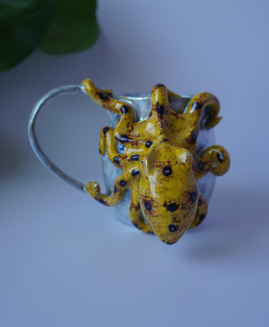 Blue ring octopus mug